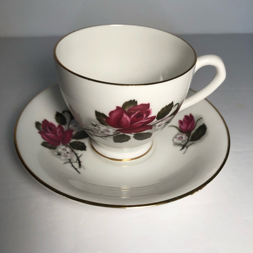 Vintage Elizabethan Fine Bone China Teacup & Saucer